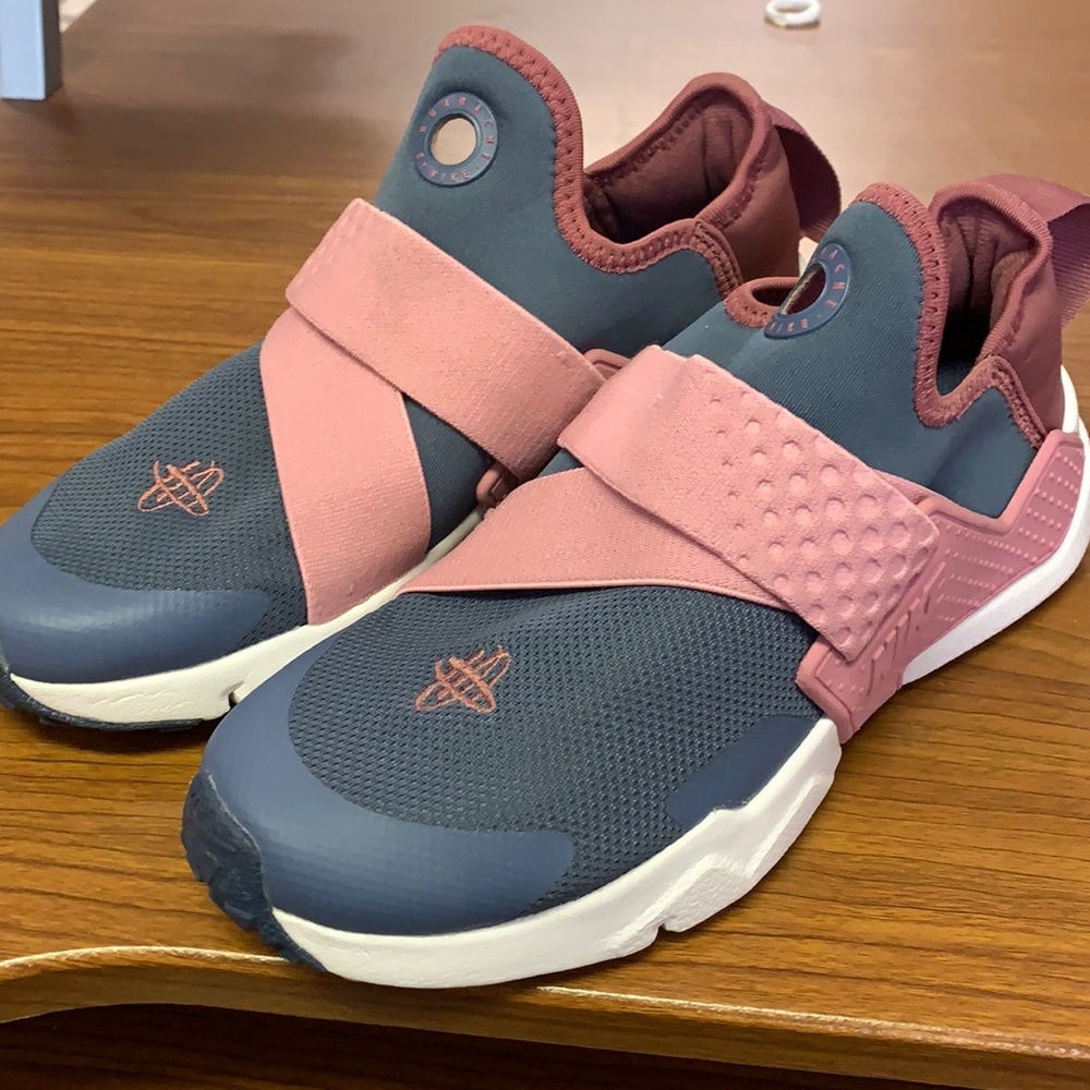 Slip on - no need to tie- super comfy Nike shoes